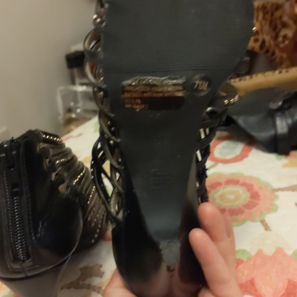 Shoes - Picture 4 of 4